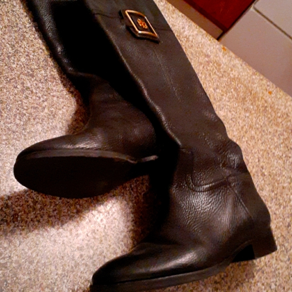 Tory burch logo boots